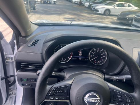 Used 2025 Nissan Sentra SV image 29
