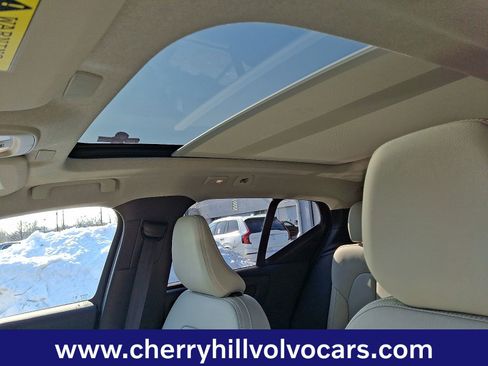 Certified 2025 Volvo XC40 B5 Plus w/ Protection Package Premier image 15