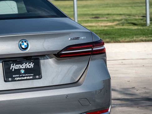 Used 2026 BMW i5 eDrive40 w/ Executive Package RWD image 7