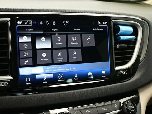 Used 2022 Chrysler Pacifica Touring-L FWD image 24