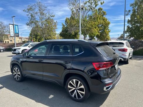 Used 2022 Volkswagen Taos SE FWD image 4