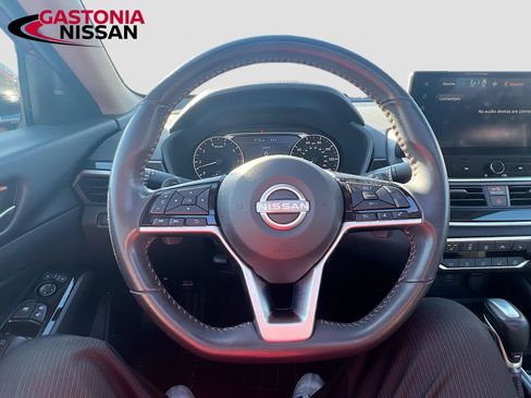 Used 2024 Nissan Altima 2.5 SR w/ SR Premium Package image 14