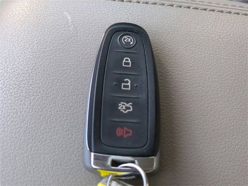 Used 2014 Ford C-MAX Energi SEL image 26