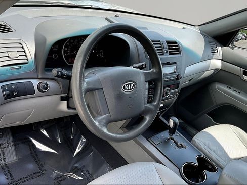 Used 2009 Kia Borrego LX w/ Convenience Pkg image 16