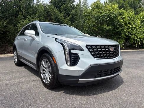 Used 2021 Cadillac XT4 Premium Luxury w/ Cold Weather Package FWD image 10