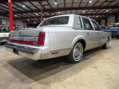 Used 1988 Lincoln Town Car Signature RWD image 8