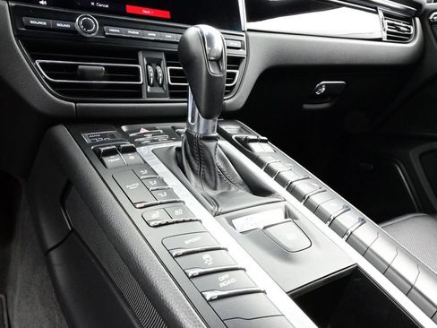 Certified 2020 Porsche Macan AWD/4WD image 11