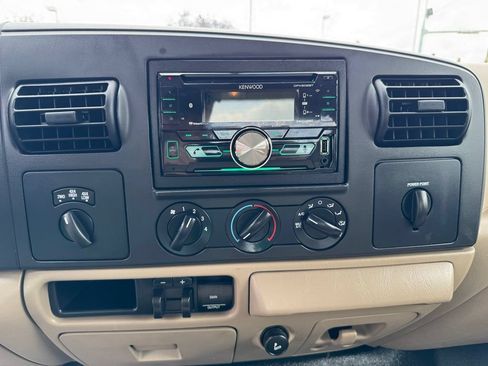 Used 2006 Ford F250 XL AWD/4WD image 17