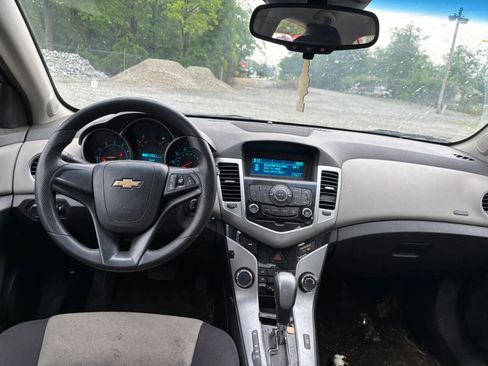 Used 2015 Chevrolet Cruze LS FWD image 13