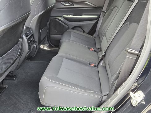 Used 2024 Jeep Grand Cherokee Laredo AWD/4WD image 11