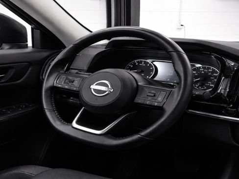 Used 2022 Nissan Pathfinder SV AWD/4WD image 15