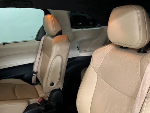 Used 2022 Toyota Sienna Limited FWD image 20