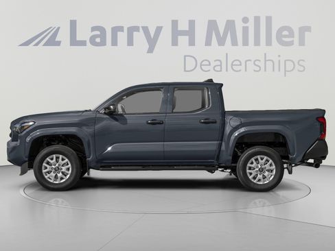 Used 2025 Toyota Tacoma SR5 AWD/4WD image 3
