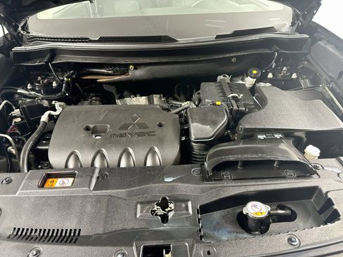 Used 2020 Mitsubishi Outlander SE AWD/4WD image 28