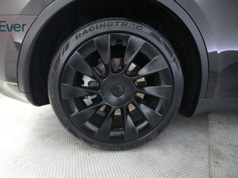 Used 2024 Tesla Model Y Long Range AWD/4WD image 22