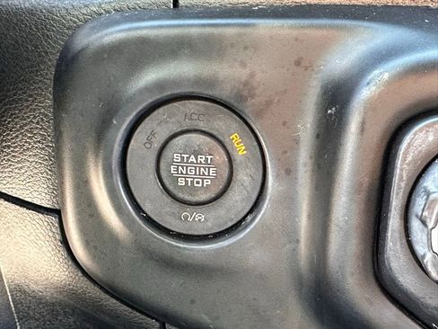 Used 2020 Jeep Gladiator Overland image 32