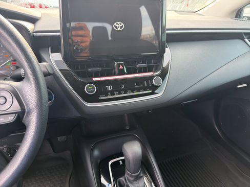 Used 2025 Toyota Corolla LE w/ Convenience Package FWD image 9