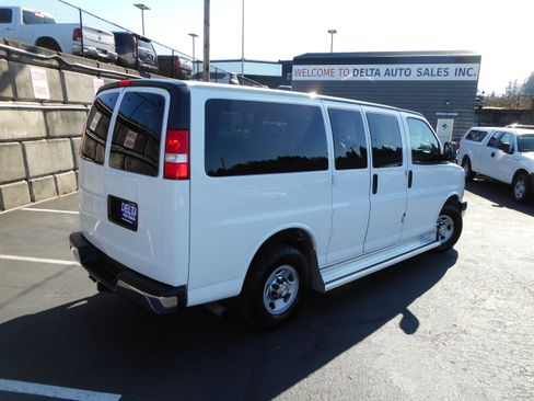 Used 2017 Chevrolet Express 3500 LT w/ LT Preferred Equipment Group image 8