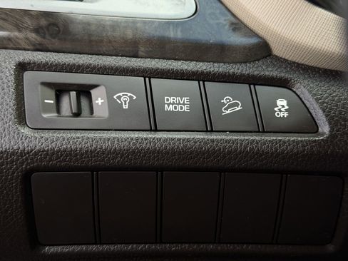 Used 2018 Hyundai Santa Fe Sport w/ 2.4L Value Package 02 FWD image 23