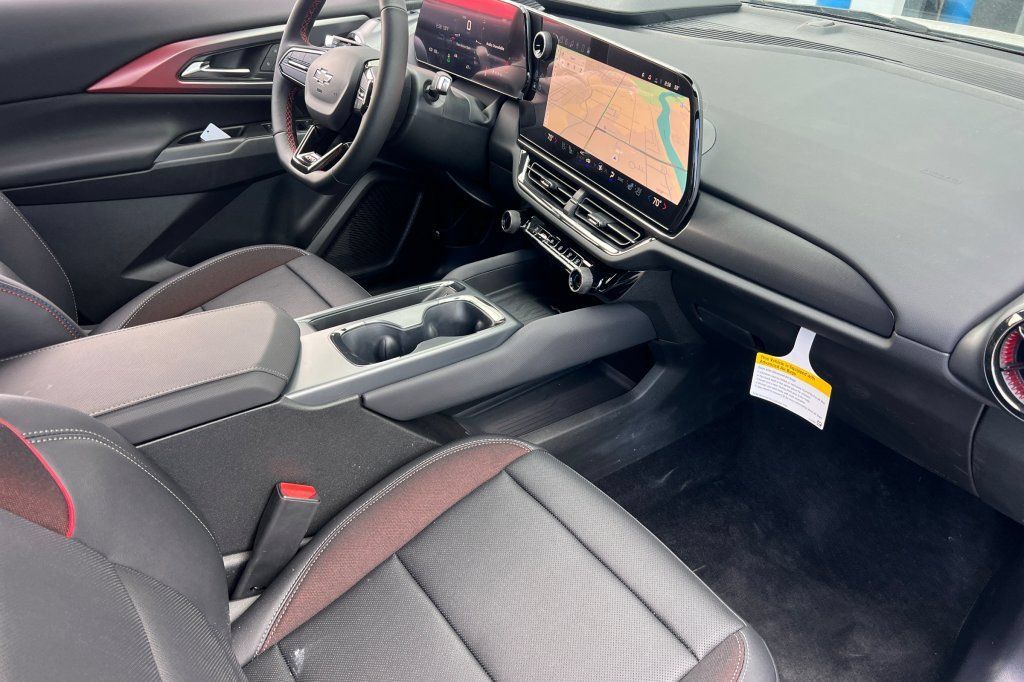 New 2025 Chevrolet Equinox EV RS w/ Convenience Package II AWD/4WD image 13