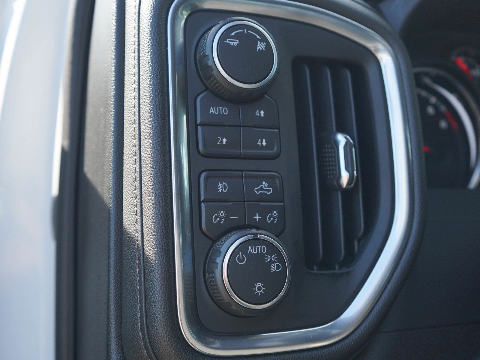 Used 2019 Chevrolet Silverado 1500 LT Trail Boss AWD/4WD image 26