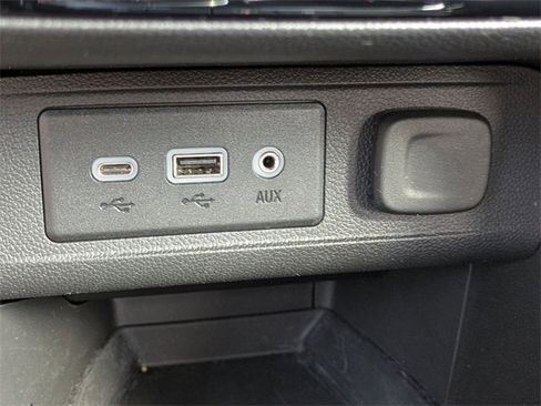 Used 2022 Buick Encore GX Select w/ Sport Touring Package image 25