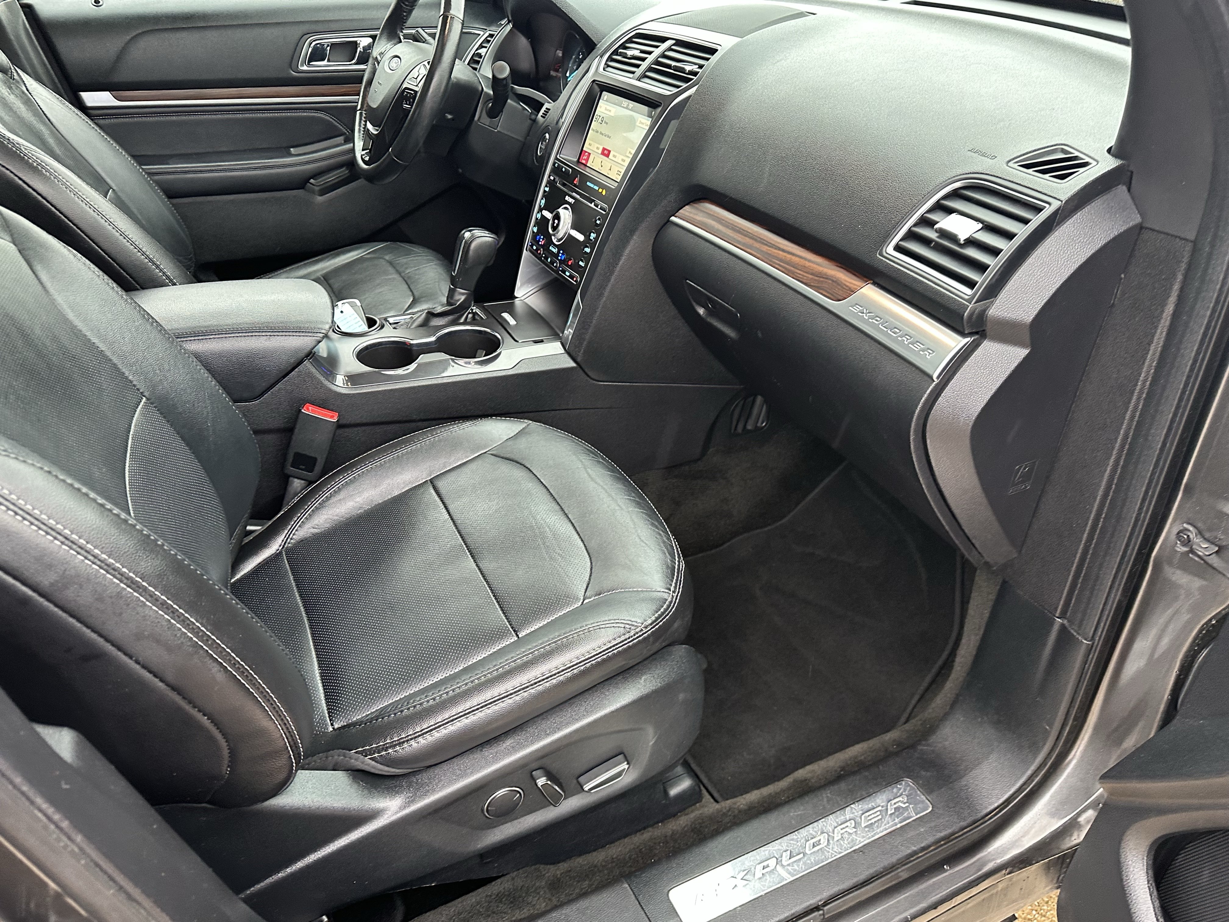Used 2018 Ford Explorer Limited FWD image 11