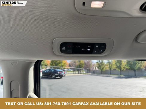 Used 2024 Chrysler Pacifica Select image 32