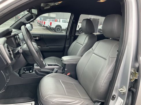 Used 2021 Toyota Tacoma TRD Off-Road image 15
