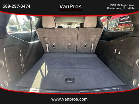 Used 2023 Chevrolet Suburban LT image 16