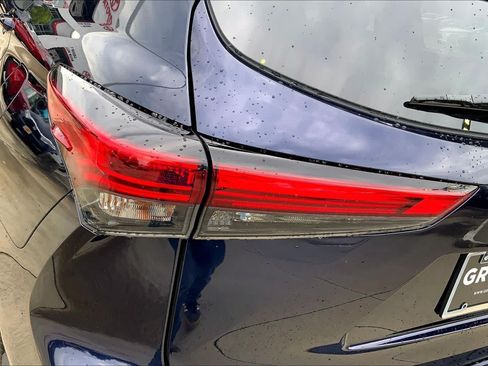 Used 2023 Toyota Highlander XSE FWD image 28
