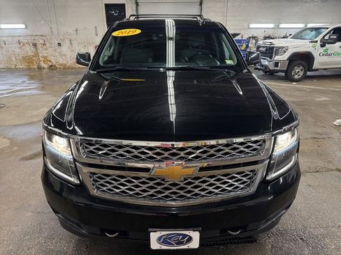 Used 2019 Chevrolet Suburban LT w/ LT Signature Package image 2