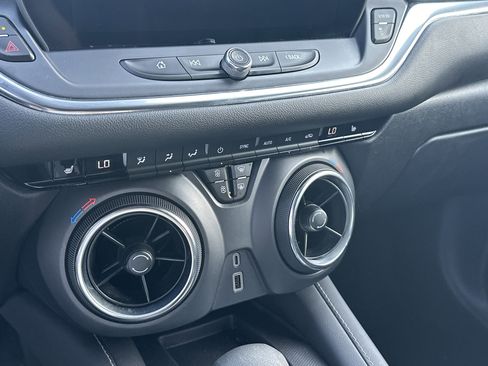 Certified 2023 Chevrolet Blazer LT w/ Convenience Package image 26