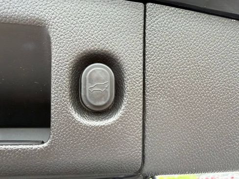 Used 2015 Cadillac Escalade Premium AWD/4WD image 9