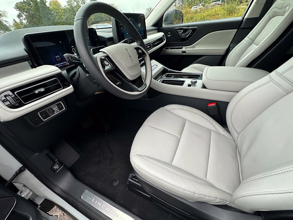 New 2027 Lincoln Aviator Reserve AWD/4WD image 16