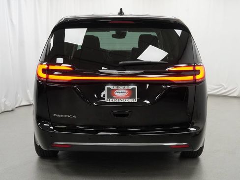 Certified 2024 Chrysler Pacifica Touring-L FWD image 12