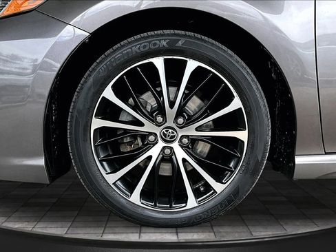 Used 2020 Toyota Camry SE FWD image 30