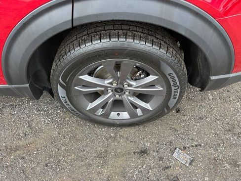 Used 2022 Ford Explorer XLT w/ Equipment Group 202A image 24