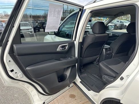 Used 2019 Nissan Pathfinder S image 20