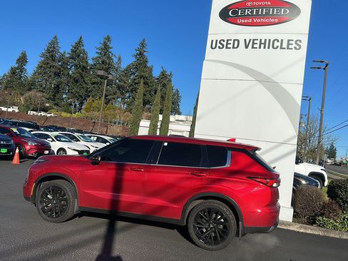 Used 2024 Mitsubishi Outlander SE Black Edition image 4