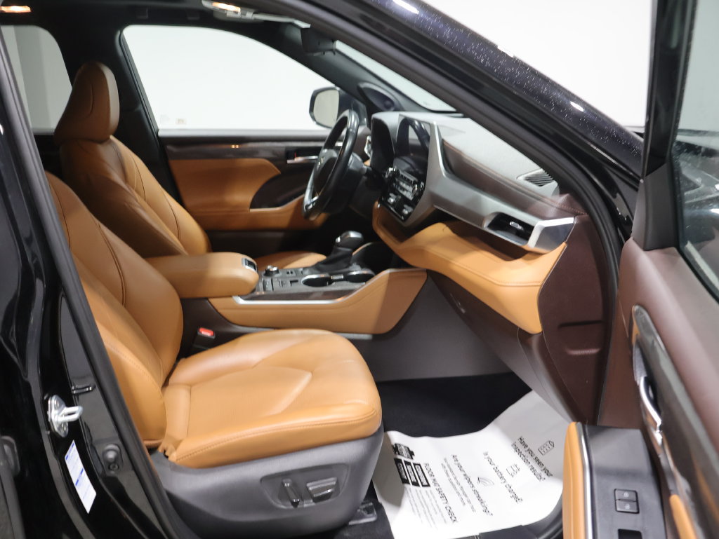Used 2020 Toyota Highlander Platinum AWD/4WD image 22