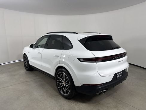 Certified 2025 Porsche Cayenne S AWD/4WD image 3