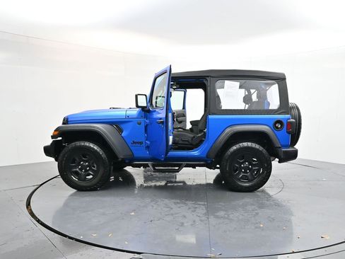 Used 2025 Jeep Wrangler Sport image 37
