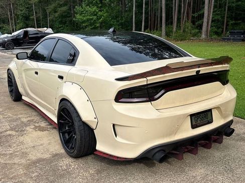 Used 2016 Dodge Charger SRT Hellcat w/ Harman/Kardon Audio Group RWD image 5