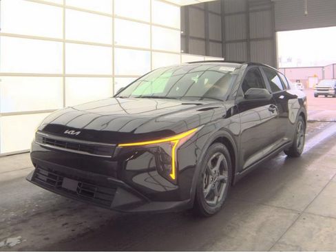 Used 2025 Kia K4 FWD image 2