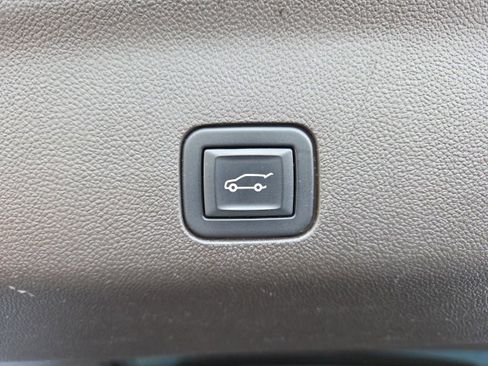 Used 2022 Chevrolet Suburban LT image 49