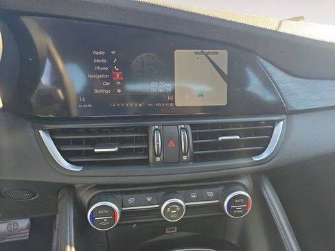 Used 2018 Alfa Romeo Giulia AWD image 10