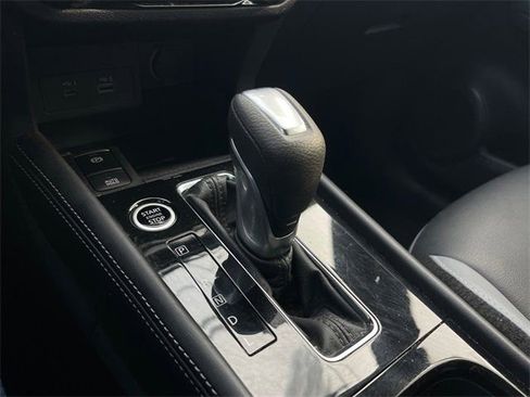 Used 2024 Nissan Kicks SR w/ SR Premium Package image 17