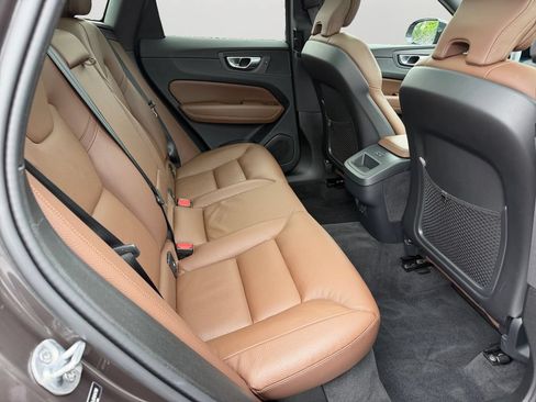 Certified 2024 Volvo XC60 B5 Plus w/ Protection Package Premier AWD/4WD image 9