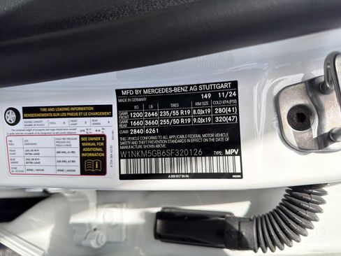 Used 2025 Mercedes-Benz GLC 350e 4MATIC image 32